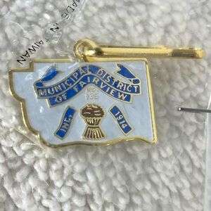 5/$35 Vintage Municipal District Of Fairview Enamel Souvenir Zipper Pull